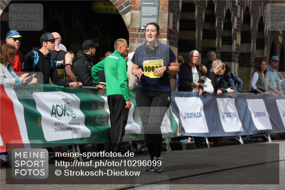 13.09.2026 - 21. swb-Marathon Bremen Strokosch-Dieckow http://msf.ph/oto/10296099 13.09.2026 11:27:35 Ziel 10440, 10789, 11031 meine-sportfotos.de