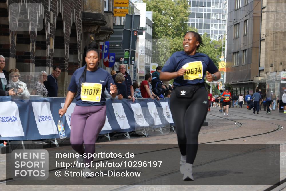 13.09.2026 - 21. swb-Marathon Bremen Strokosch-Dieckow http://msf.ph/oto/10296197 13.09.2026 11:28:33 Ziel 11161 meine-sportfotos.de