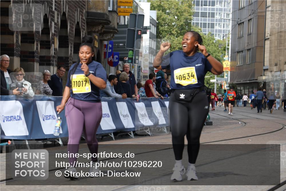 13.09.2026 - 21. swb-Marathon Bremen Strokosch-Dieckow http://msf.ph/oto/10296220 13.09.2026 11:28:33 Ziel 11161 meine-sportfotos.de