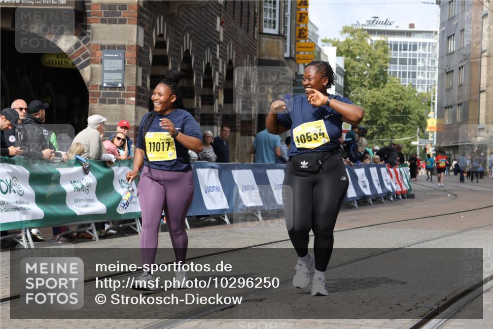 13.09.2026 - 21. swb-Marathon Bremen Strokosch-Dieckow http://msf.ph/oto/10296250 13.09.2026 11:28:34 Ziel 11161 meine-sportfotos.de