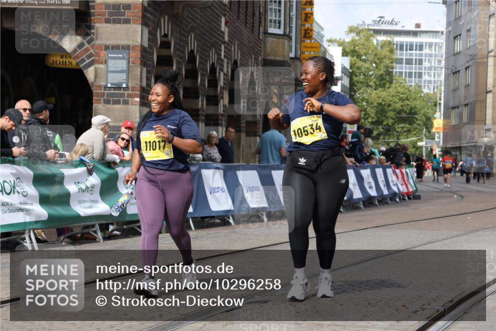 13.09.2026 - 21. swb-Marathon Bremen Strokosch-Dieckow http://msf.ph/oto/10296258 13.09.2026 11:28:34 Ziel 11161 meine-sportfotos.de