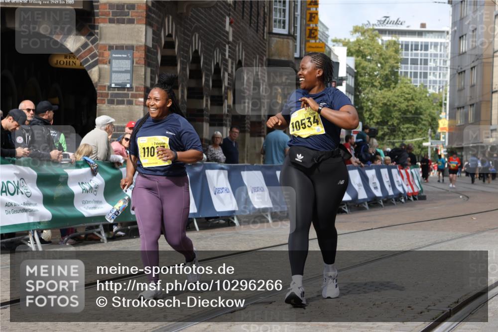 13.09.2026 - 21. swb-Marathon Bremen Strokosch-Dieckow http://msf.ph/oto/10296266 13.09.2026 11:28:34 Ziel 11161 meine-sportfotos.de
