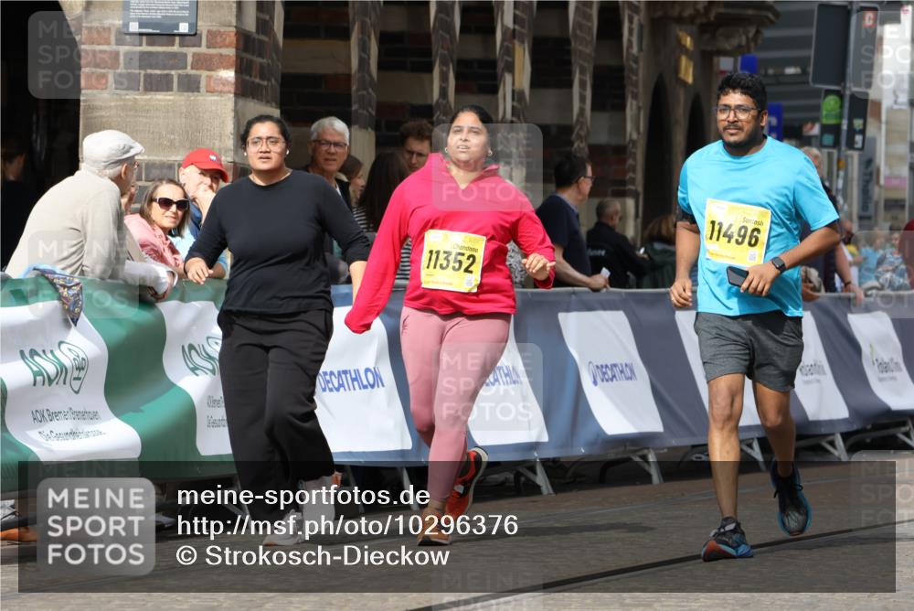 13.09.2026 - 21. swb-Marathon Bremen Strokosch-Dieckow http://msf.ph/oto/10296376 13.09.2026 11:29:13 Ziel 10387 meine-sportfotos.de