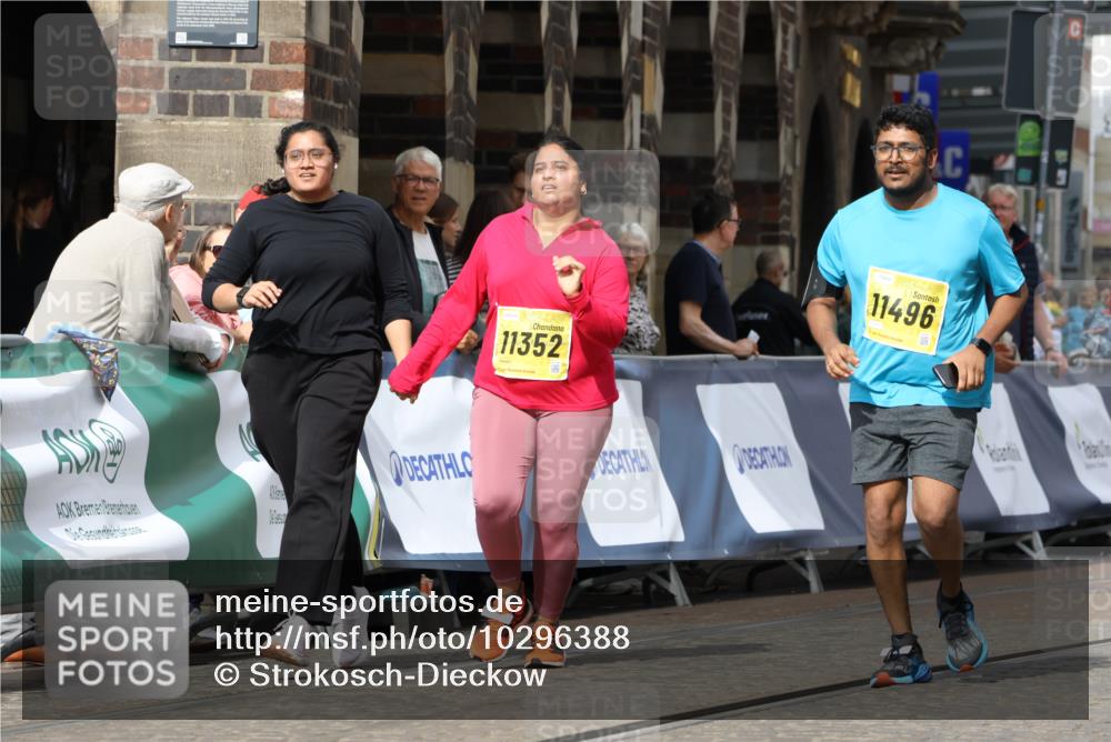13.09.2026 - 21. swb-Marathon Bremen Strokosch-Dieckow http://msf.ph/oto/10296388 13.09.2026 11:29:13 Ziel 10387 meine-sportfotos.de