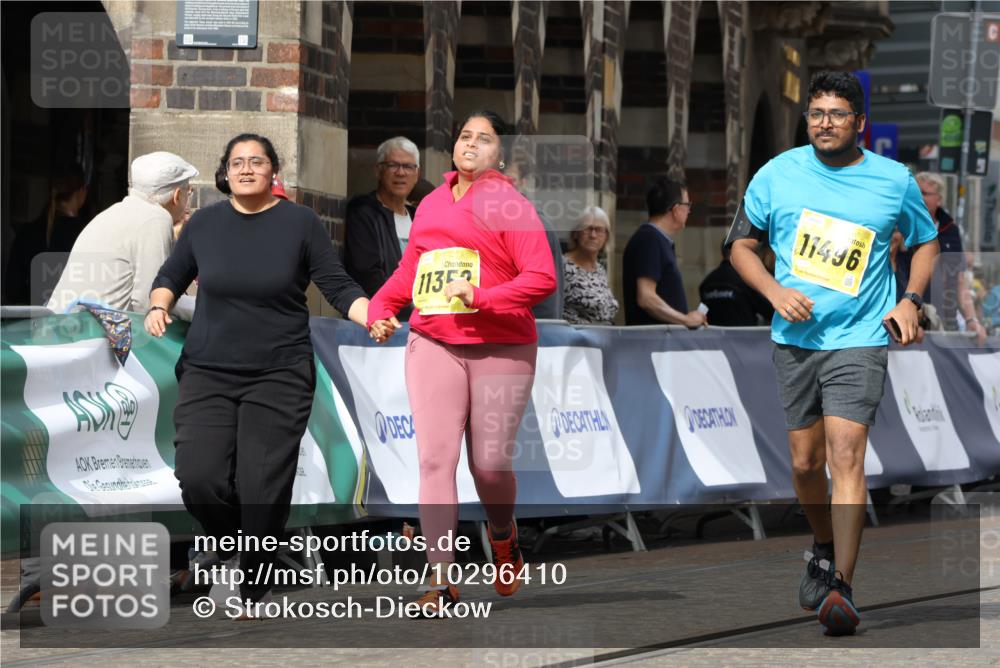 13.09.2026 - 21. swb-Marathon Bremen Strokosch-Dieckow http://msf.ph/oto/10296410 13.09.2026 11:29:13 Ziel 10387 meine-sportfotos.de