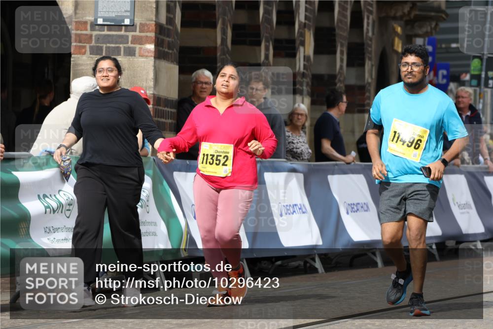 13.09.2026 - 21. swb-Marathon Bremen Strokosch-Dieckow http://msf.ph/oto/10296423 13.09.2026 11:29:14 Ziel 10387 meine-sportfotos.de