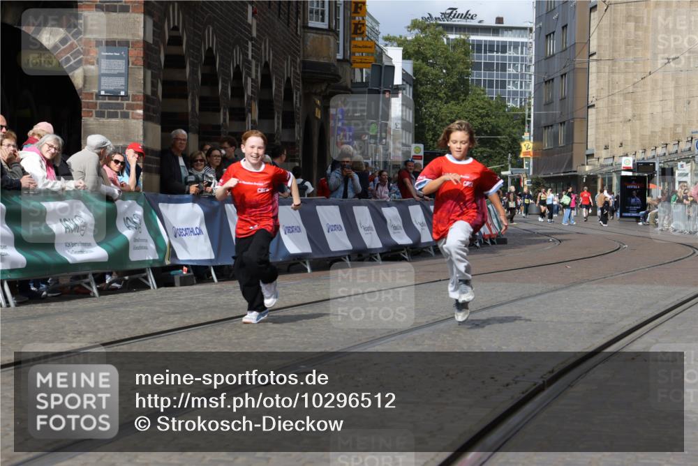 13.09.2026 - 21. swb-Marathon Bremen Strokosch-Dieckow http://msf.ph/oto/10296512 13.09.2026 11:29:46 Ziel 10387 meine-sportfotos.de