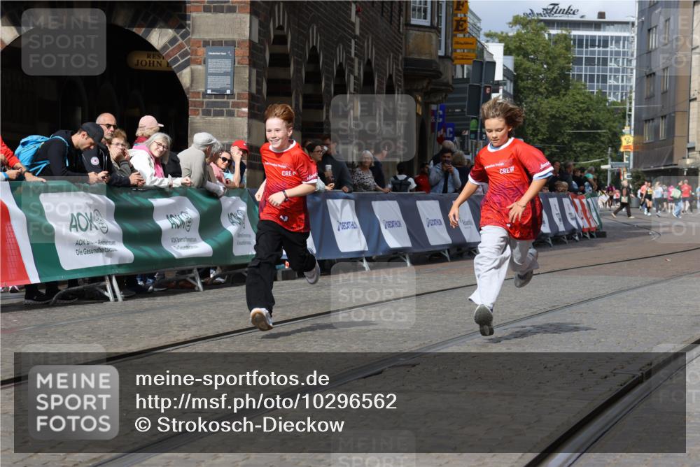 13.09.2026 - 21. swb-Marathon Bremen Strokosch-Dieckow http://msf.ph/oto/10296562 13.09.2026 11:29:46 Ziel 10387 meine-sportfotos.de