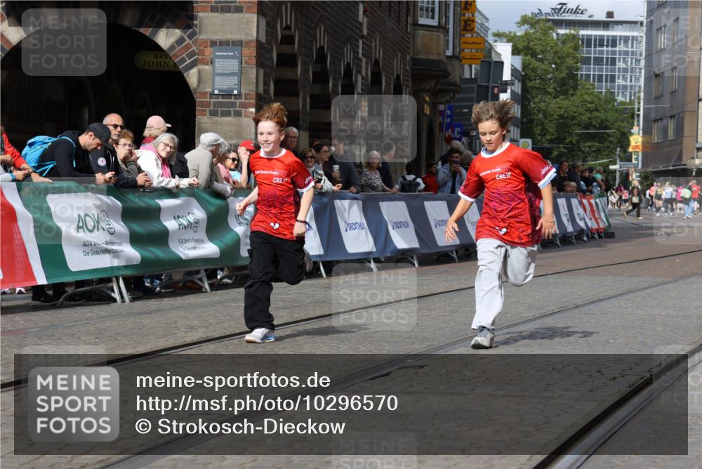 13.09.2026 - 21. swb-Marathon Bremen Strokosch-Dieckow http://msf.ph/oto/10296570 13.09.2026 11:29:46 Ziel 10387 meine-sportfotos.de