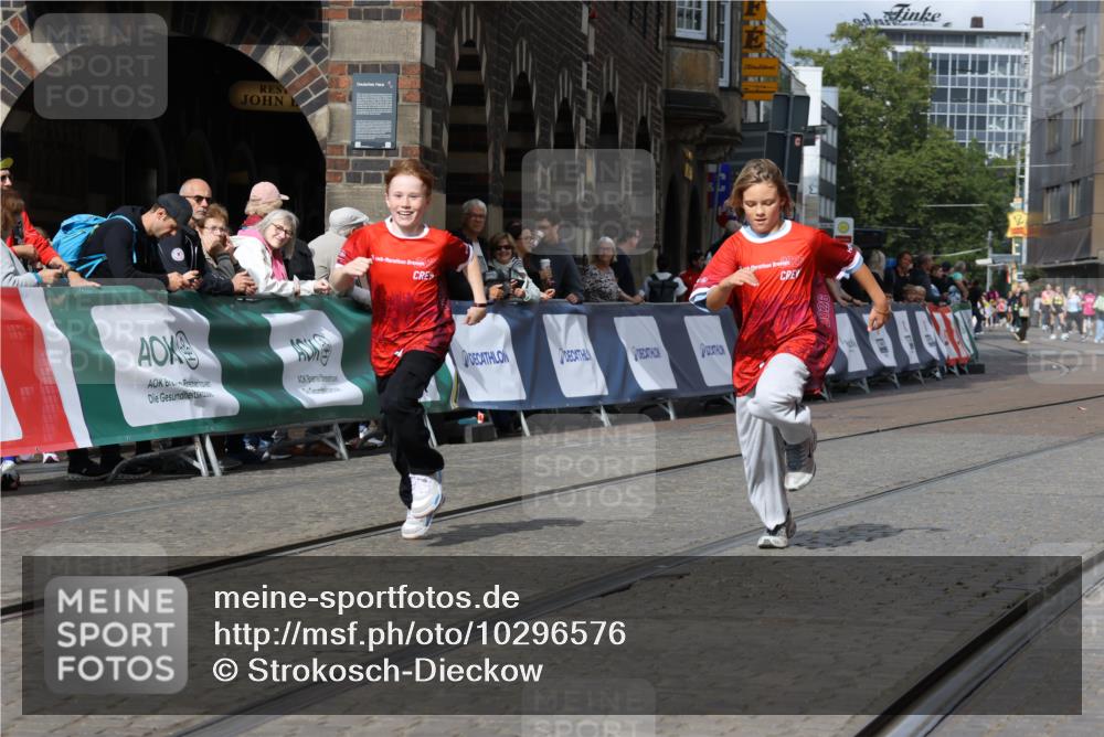 13.09.2026 - 21. swb-Marathon Bremen Strokosch-Dieckow http://msf.ph/oto/10296576 13.09.2026 11:29:46 Ziel 10387 meine-sportfotos.de
