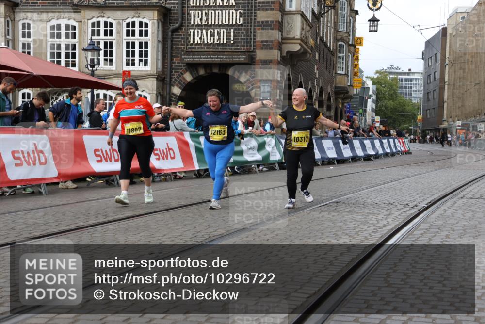13.09.2026 - 21. swb-Marathon Bremen Strokosch-Dieckow http://msf.ph/oto/10296722 13.09.2026 11:32:02 Ziel 11341 meine-sportfotos.de