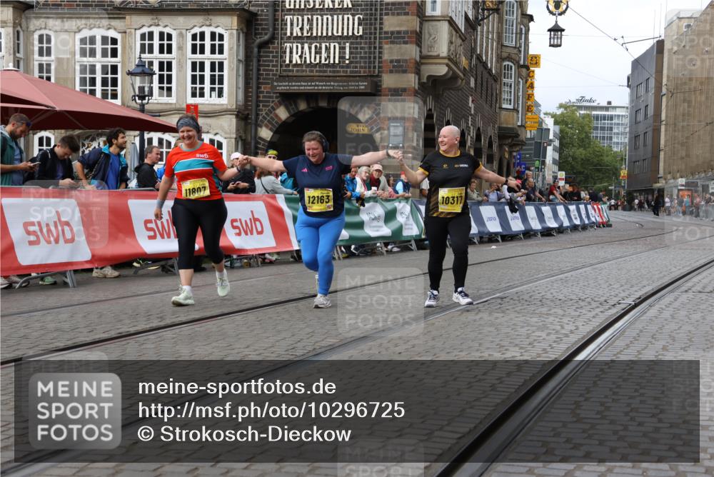 13.09.2026 - 21. swb-Marathon Bremen Strokosch-Dieckow http://msf.ph/oto/10296725 13.09.2026 11:32:02 Ziel 11341 meine-sportfotos.de