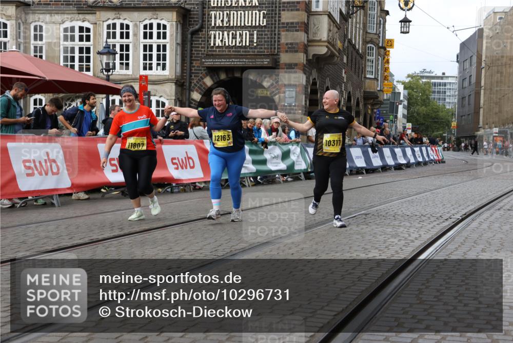 13.09.2026 - 21. swb-Marathon Bremen Strokosch-Dieckow http://msf.ph/oto/10296731 13.09.2026 11:32:02 Ziel 11341 meine-sportfotos.de