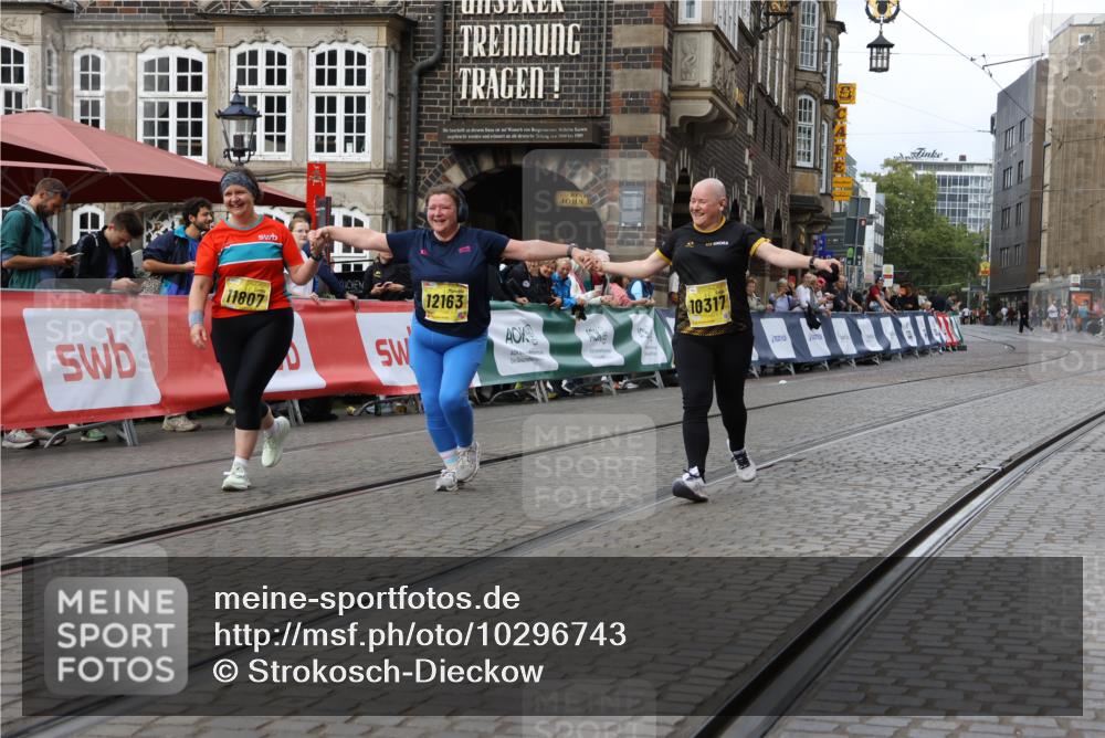 13.09.2026 - 21. swb-Marathon Bremen Strokosch-Dieckow http://msf.ph/oto/10296743 13.09.2026 11:32:03 Ziel 10317, 11341, 11807, 12163 meine-sportfotos.de