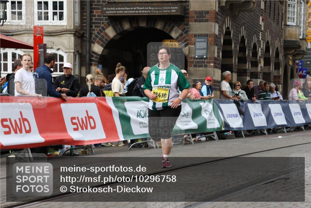 13.09.2026 - 21. swb-Marathon Bremen Strokosch-Dieckow http://msf.ph/oto/10296758 13.09.2026 11:32:49 Ziel  meine-sportfotos.de