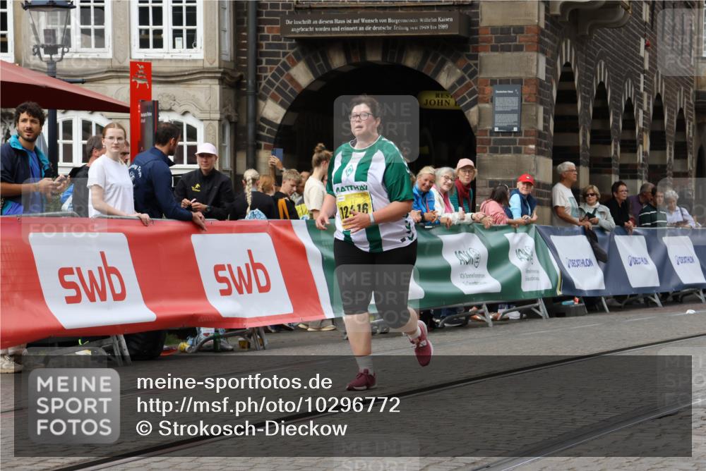 13.09.2026 - 21. swb-Marathon Bremen Strokosch-Dieckow http://msf.ph/oto/10296772 13.09.2026 11:32:49 Ziel  meine-sportfotos.de
