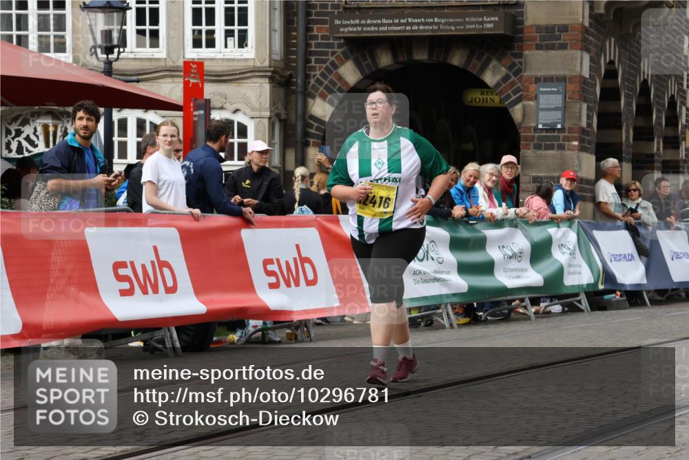 13.09.2026 - 21. swb-Marathon Bremen Strokosch-Dieckow http://msf.ph/oto/10296781 13.09.2026 11:32:49 Ziel  meine-sportfotos.de