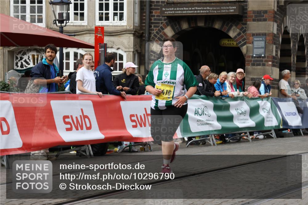 13.09.2026 - 21. swb-Marathon Bremen Strokosch-Dieckow http://msf.ph/oto/10296790 13.09.2026 11:32:49 Ziel  meine-sportfotos.de