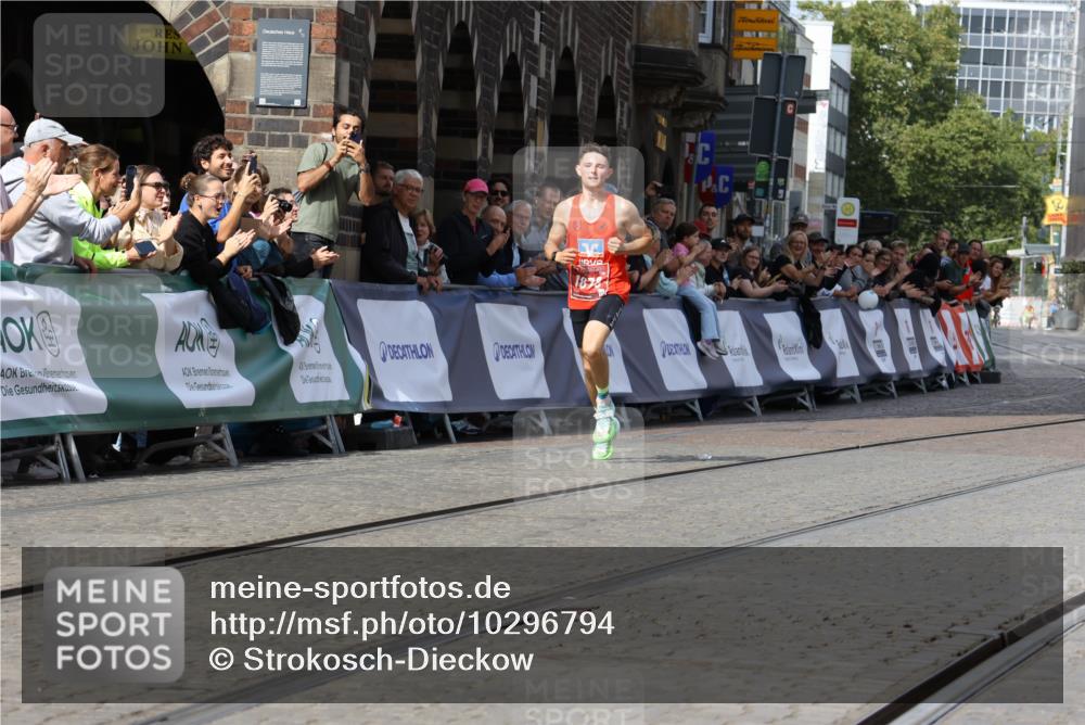 13.09.2026 - 21. swb-Marathon Bremen Strokosch-Dieckow http://msf.ph/oto/10296794 13.09.2026 12:09:01 Ziel 1878, 133 meine-sportfotos.de