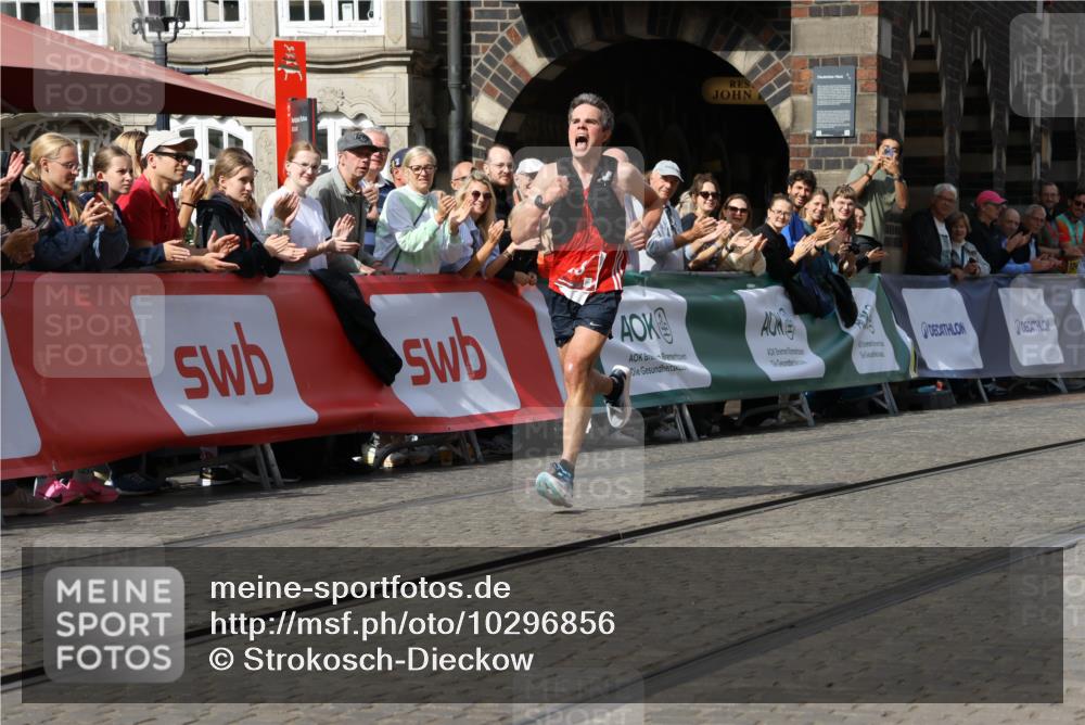 13.09.2026 - 21. swb-Marathon Bremen Strokosch-Dieckow http://msf.ph/oto/10296856 13.09.2026 12:09:42 Ziel 133 meine-sportfotos.de
