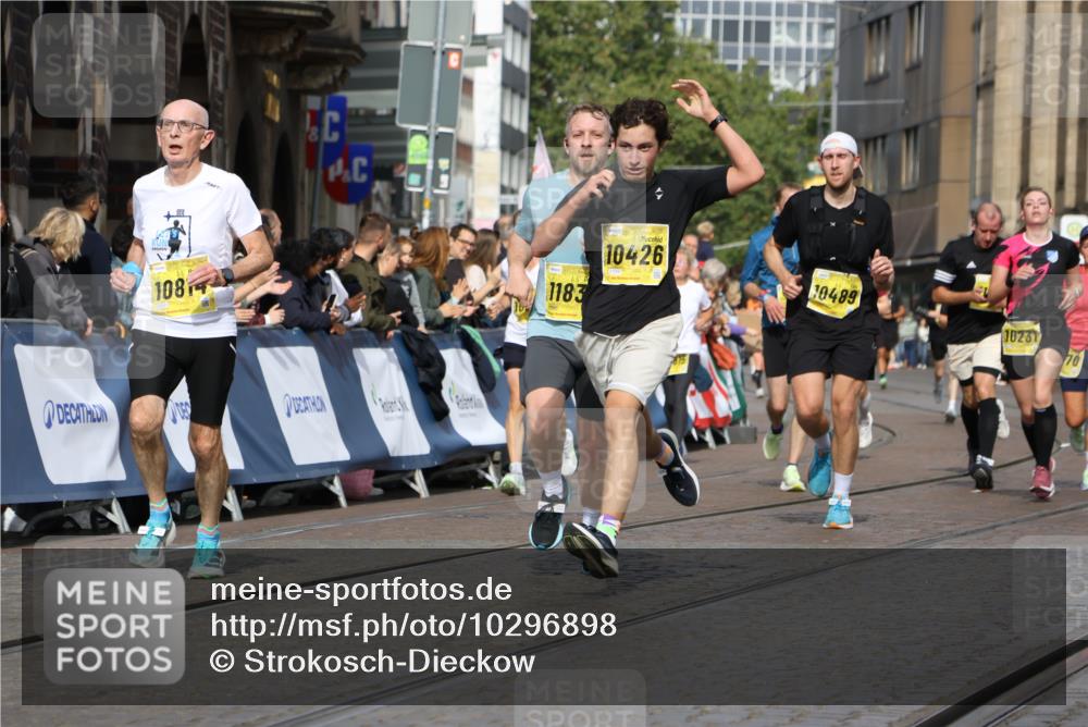 13.09.2026 - 21. swb-Marathon Bremen Strokosch-Dieckow http://msf.ph/oto/10296898 13.09.2026 10:48:37 Ziel 10316, 10421, 10638, 11058, 11135, 11241, 11582, 11683, 11781, 11815, 12259, 13570, 10815, 11372, 11885, 13512 meine-sportfotos.de