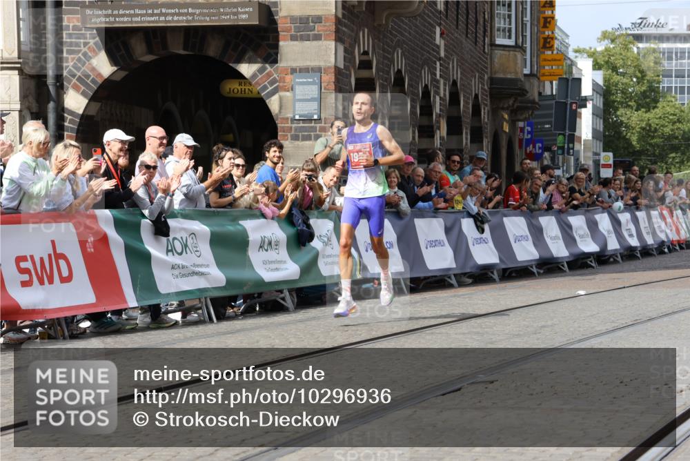 13.09.2026 - 21. swb-Marathon Bremen Strokosch-Dieckow http://msf.ph/oto/10296936 13.09.2026 12:18:09 Ziel 1956 meine-sportfotos.de
