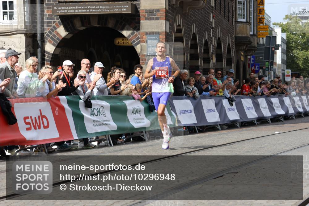 13.09.2026 - 21. swb-Marathon Bremen Strokosch-Dieckow http://msf.ph/oto/10296948 13.09.2026 12:18:09 Ziel 1956 meine-sportfotos.de