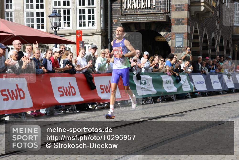 13.09.2026 - 21. swb-Marathon Bremen Strokosch-Dieckow http://msf.ph/oto/10296957 13.09.2026 12:18:10 Ziel 1956 meine-sportfotos.de