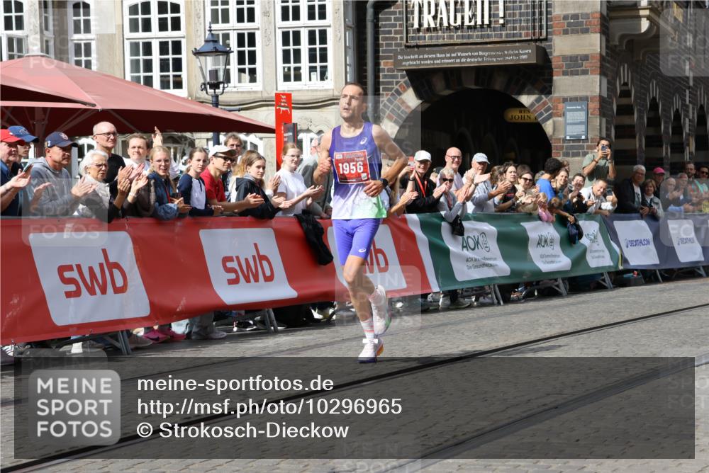 13.09.2026 - 21. swb-Marathon Bremen Strokosch-Dieckow http://msf.ph/oto/10296965 13.09.2026 12:18:10 Ziel 1956 meine-sportfotos.de
