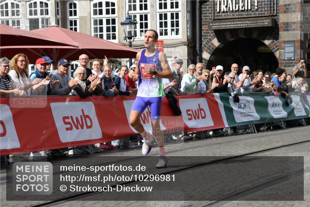 13.09.2026 - 21. swb-Marathon Bremen Strokosch-Dieckow http://msf.ph/oto/10296981 13.09.2026 12:18:11 Ziel 1956 meine-sportfotos.de