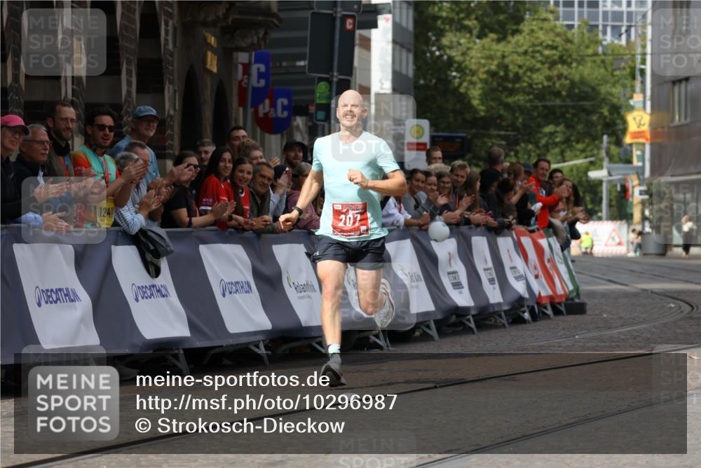 13.09.2026 - 21. swb-Marathon Bremen Strokosch-Dieckow http://msf.ph/oto/10296987 13.09.2026 12:19:33 Ziel 207 meine-sportfotos.de