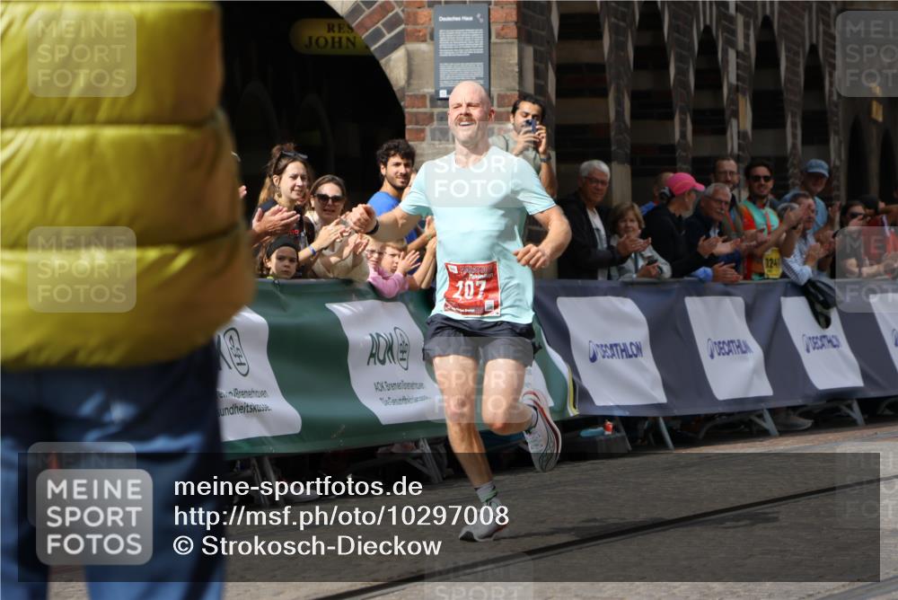 13.09.2026 - 21. swb-Marathon Bremen Strokosch-Dieckow http://msf.ph/oto/10297008 13.09.2026 12:19:35 Ziel 207 meine-sportfotos.de