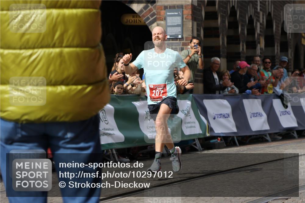 13.09.2026 - 21. swb-Marathon Bremen Strokosch-Dieckow http://msf.ph/oto/10297012 13.09.2026 12:19:35 Ziel 207 meine-sportfotos.de