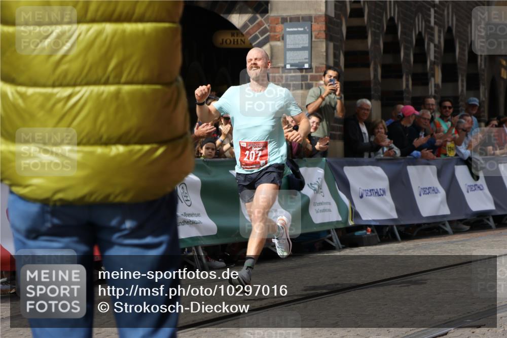 13.09.2026 - 21. swb-Marathon Bremen Strokosch-Dieckow http://msf.ph/oto/10297016 13.09.2026 12:19:35 Ziel 207 meine-sportfotos.de