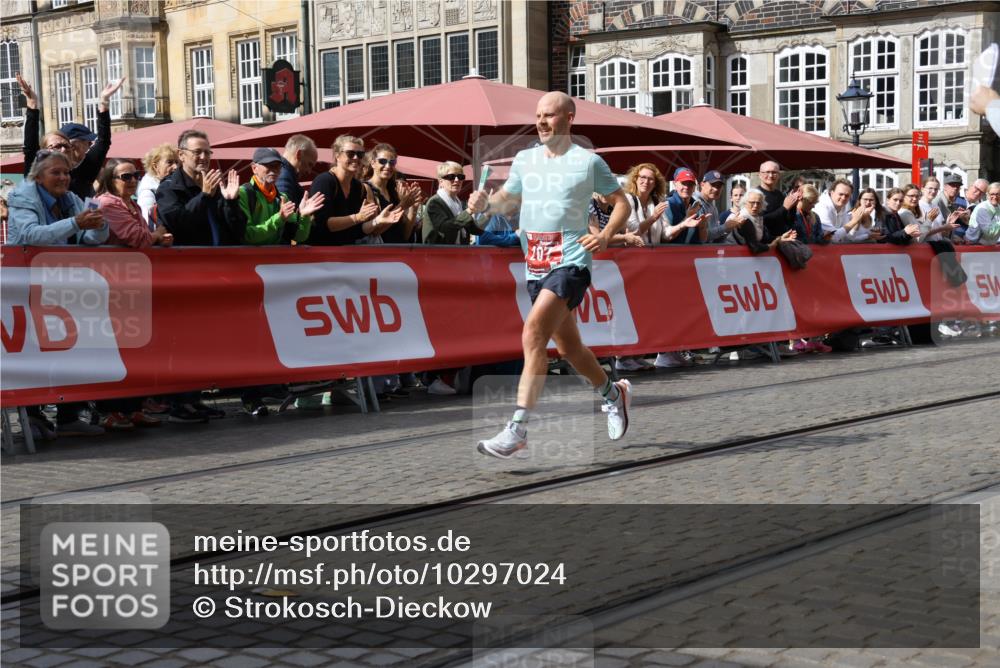 13.09.2026 - 21. swb-Marathon Bremen Strokosch-Dieckow http://msf.ph/oto/10297024 13.09.2026 12:19:37 Ziel 207 meine-sportfotos.de