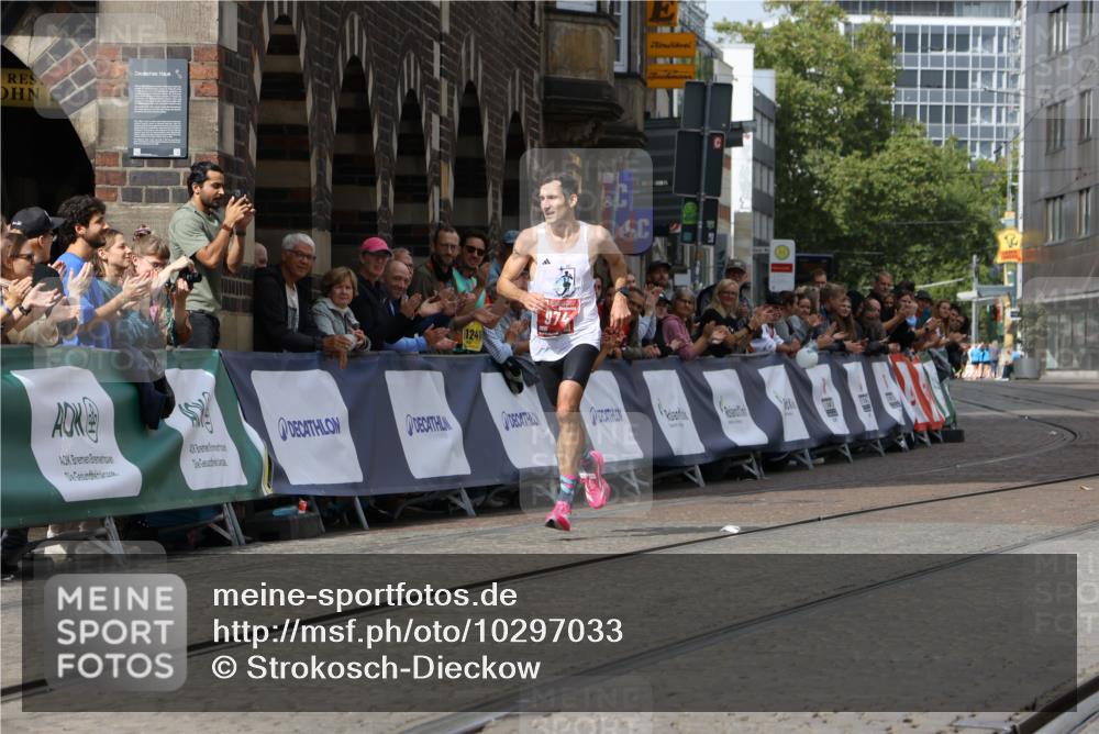 13.09.2026 - 21. swb-Marathon Bremen Strokosch-Dieckow http://msf.ph/oto/10297033 13.09.2026 12:20:44 Ziel 974, 626 meine-sportfotos.de