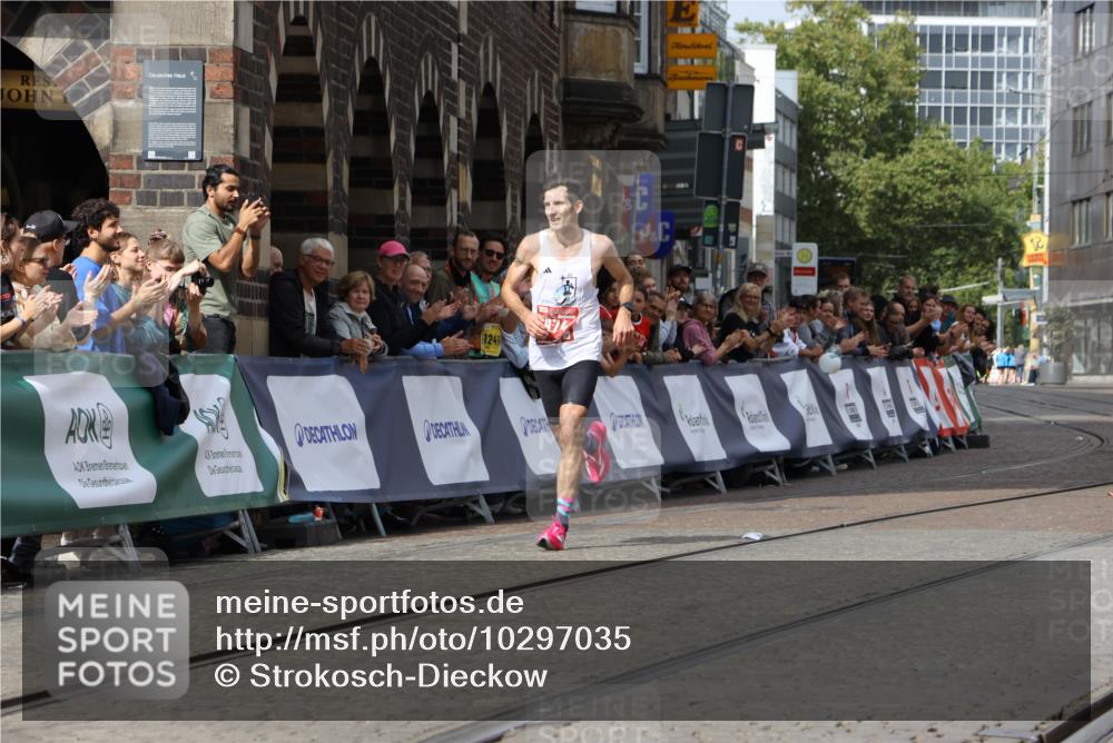 13.09.2026 - 21. swb-Marathon Bremen Strokosch-Dieckow http://msf.ph/oto/10297035 13.09.2026 12:20:44 Ziel 974, 626 meine-sportfotos.de