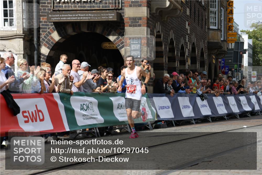 13.09.2026 - 21. swb-Marathon Bremen Strokosch-Dieckow http://msf.ph/oto/10297045 13.09.2026 12:20:45 Ziel 974, 626 meine-sportfotos.de