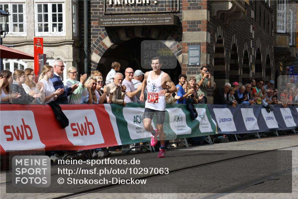 13.09.2026 - 21. swb-Marathon Bremen Strokosch-Dieckow http://msf.ph/oto/10297063 13.09.2026 12:20:45 Ziel 974, 626 meine-sportfotos.de