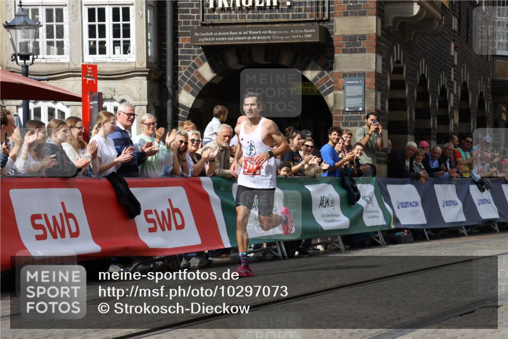 13.09.2026 - 21. swb-Marathon Bremen Strokosch-Dieckow http://msf.ph/oto/10297073 13.09.2026 12:20:46 Ziel 974, 626 meine-sportfotos.de