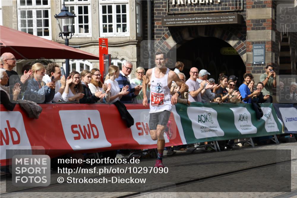 13.09.2026 - 21. swb-Marathon Bremen Strokosch-Dieckow http://msf.ph/oto/10297090 13.09.2026 12:20:46 Ziel 974, 626 meine-sportfotos.de
