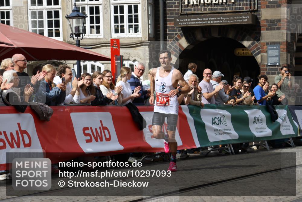 13.09.2026 - 21. swb-Marathon Bremen Strokosch-Dieckow http://msf.ph/oto/10297093 13.09.2026 12:20:46 Ziel 974, 626 meine-sportfotos.de