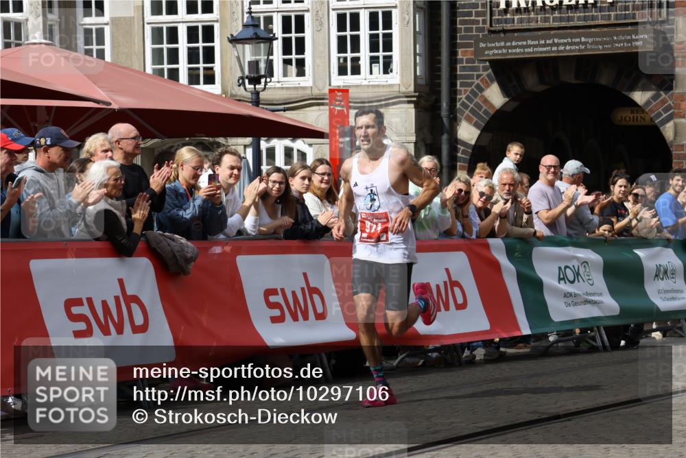 13.09.2026 - 21. swb-Marathon Bremen Strokosch-Dieckow http://msf.ph/oto/10297106 13.09.2026 12:20:46 Ziel 974, 626 meine-sportfotos.de