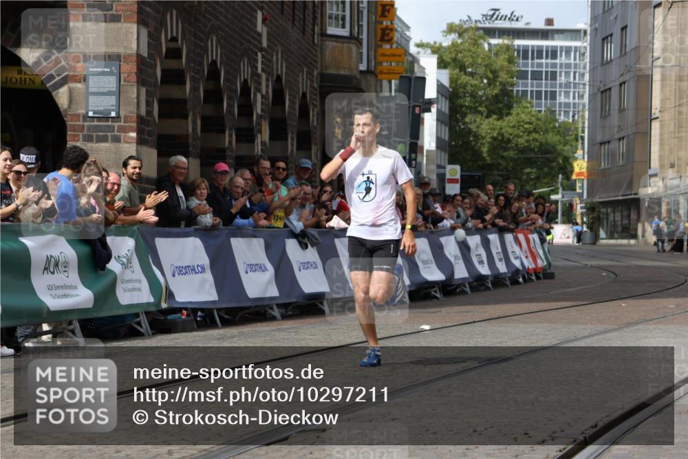 13.09.2026 - 21. swb-Marathon Bremen Strokosch-Dieckow http://msf.ph/oto/10297211 13.09.2026 12:22:24 Ziel 1681, 176 meine-sportfotos.de