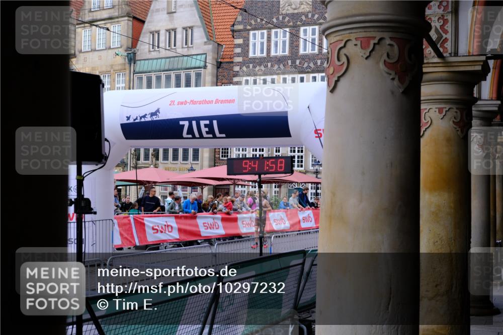 13.09.2026 - 21. swb-Marathon Bremen Tim E. http://msf.ph/oto/10297232 13.09.2026 09:41:59 Ziel  meine-sportfotos.de