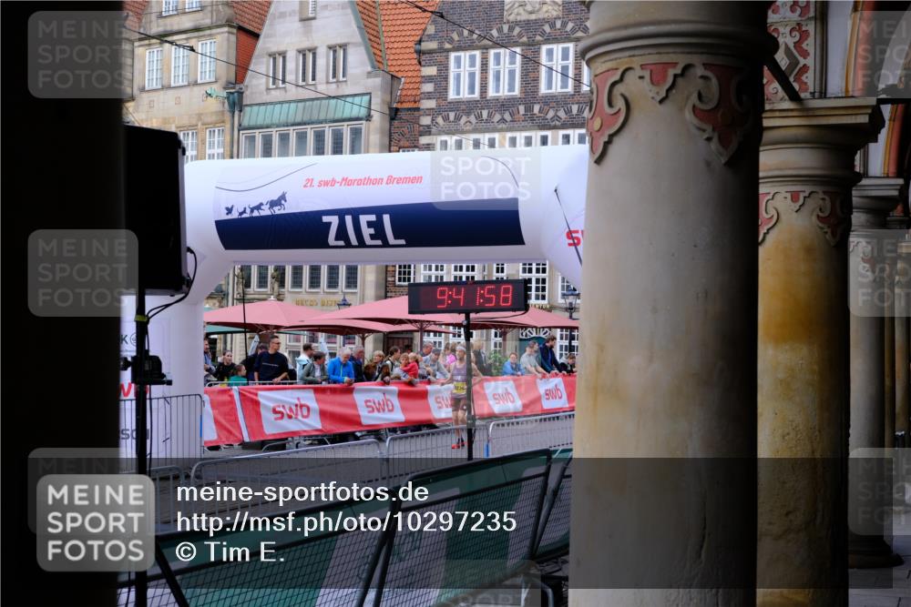 13.09.2026 - 21. swb-Marathon Bremen Tim E. http://msf.ph/oto/10297235 13.09.2026 09:41:59 Ziel  meine-sportfotos.de