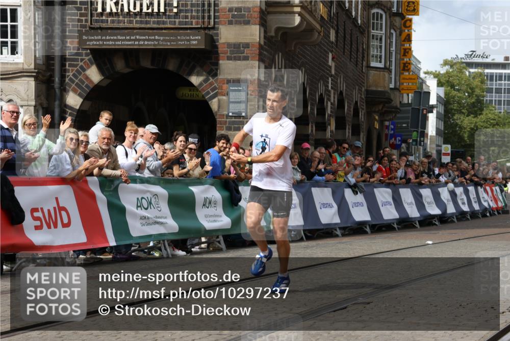 13.09.2026 - 21. swb-Marathon Bremen Strokosch-Dieckow http://msf.ph/oto/10297237 13.09.2026 12:22:26 Ziel 1681, 176 meine-sportfotos.de