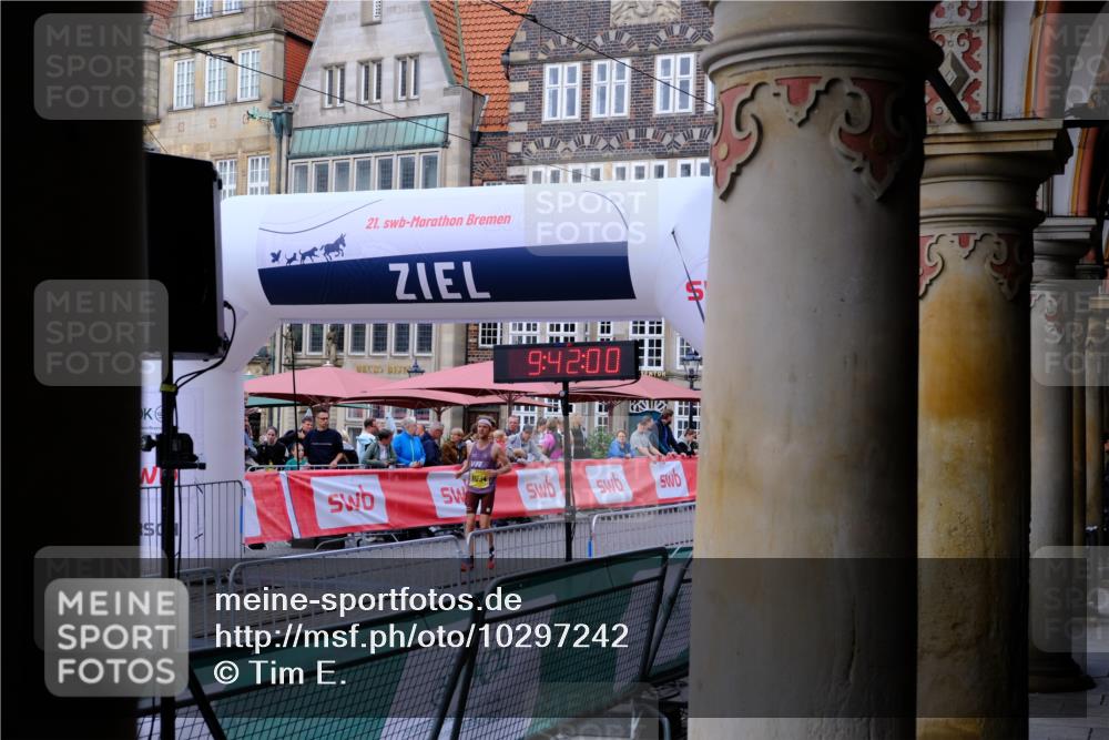13.09.2026 - 21. swb-Marathon Bremen Tim E. http://msf.ph/oto/10297242 13.09.2026 09:42:01 Ziel  meine-sportfotos.de