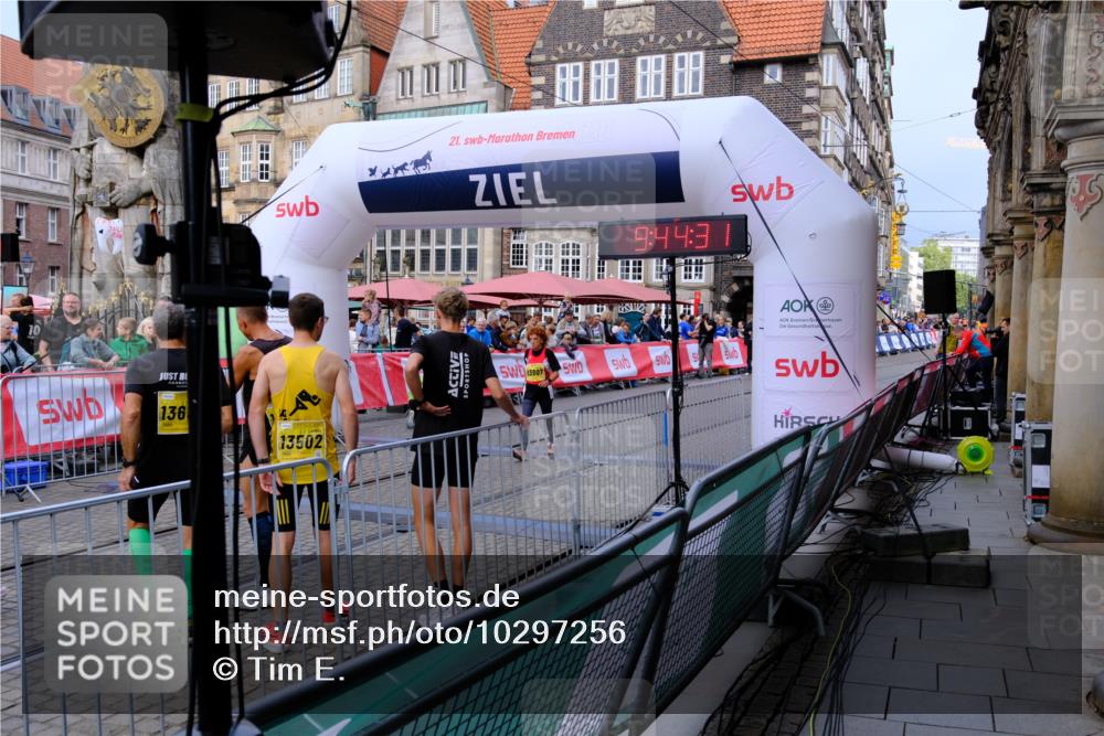 13.09.2026 - 21. swb-Marathon Bremen Tim E. http://msf.ph/oto/10297256 13.09.2026 09:44:33 Ziel  meine-sportfotos.de