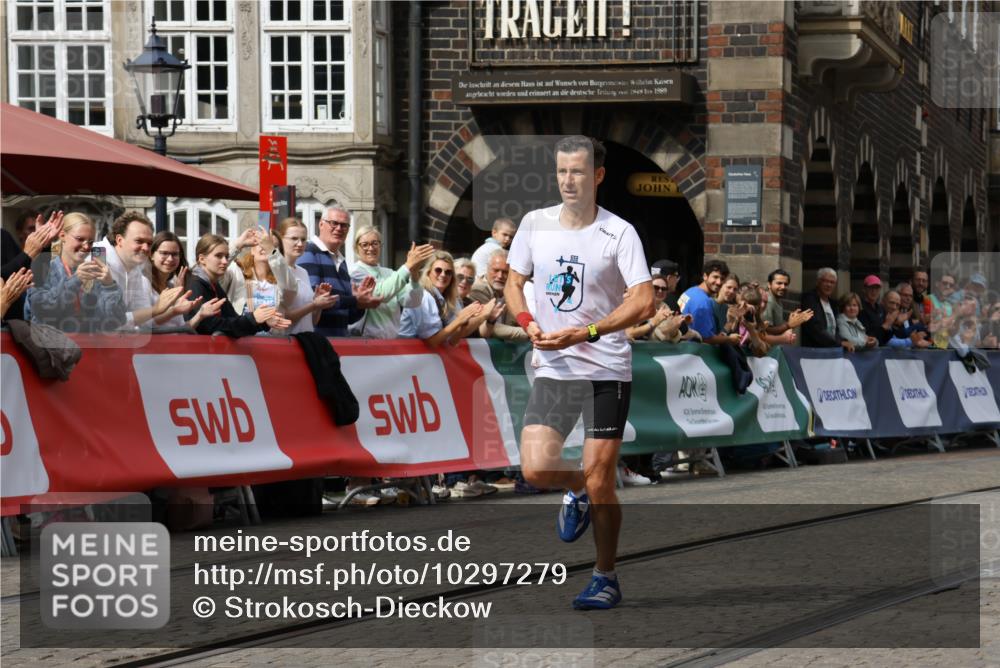 13.09.2026 - 21. swb-Marathon Bremen Strokosch-Dieckow http://msf.ph/oto/10297279 13.09.2026 12:22:26 Ziel 1681, 176 meine-sportfotos.de